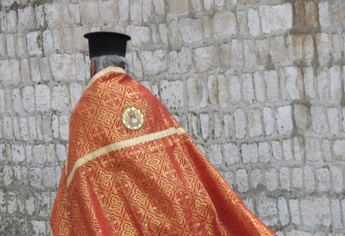 Ιερέας φιλοξένησε άνεργους που ζήτησαν στέγη και τον δολοφόνησαν