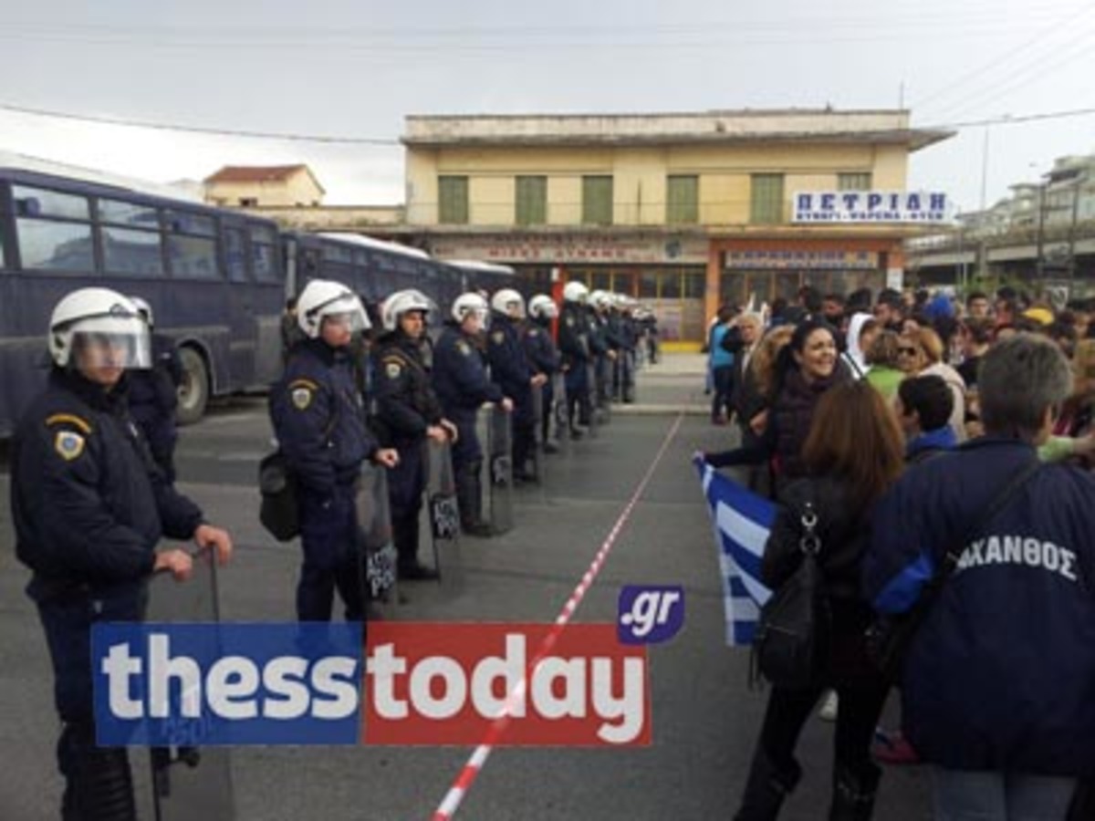 Βίντεο από τη διαμαρτυρία για τους συλληφθέντες της Ιερισσού, έξω από το Αστυνομικό Μέγαρο Θεσσαλονίκης