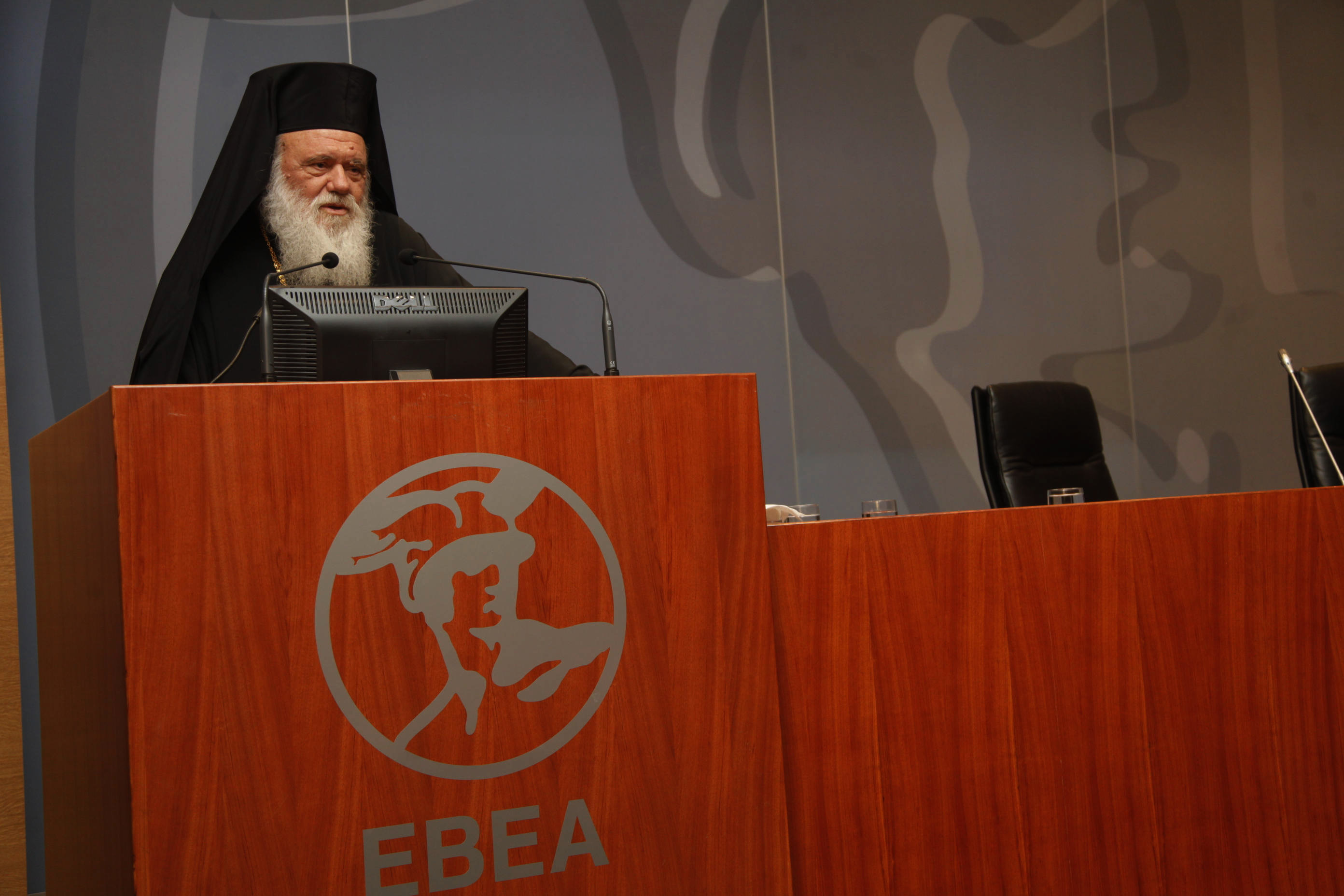 Αυστηρή αυτοκριτική από τον Αρχιεπίσκοπο: “Μας βλέπουνε και δεν μας θέλουνε”