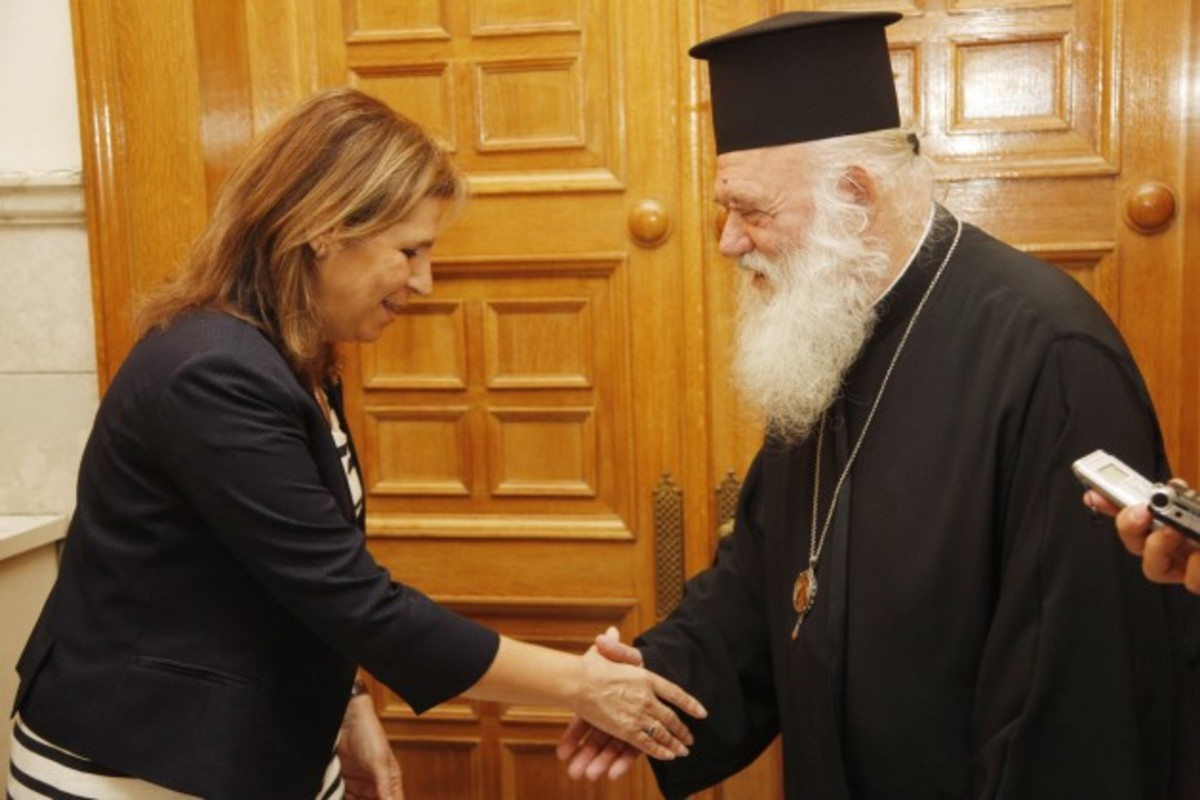 Στον Αρχιεπίσκοπο η Χριστοφιλοπούλου:  “Ανάσα” για ανέργους και Εκκλησία το νέο πρόγραμμα απασχόλησης