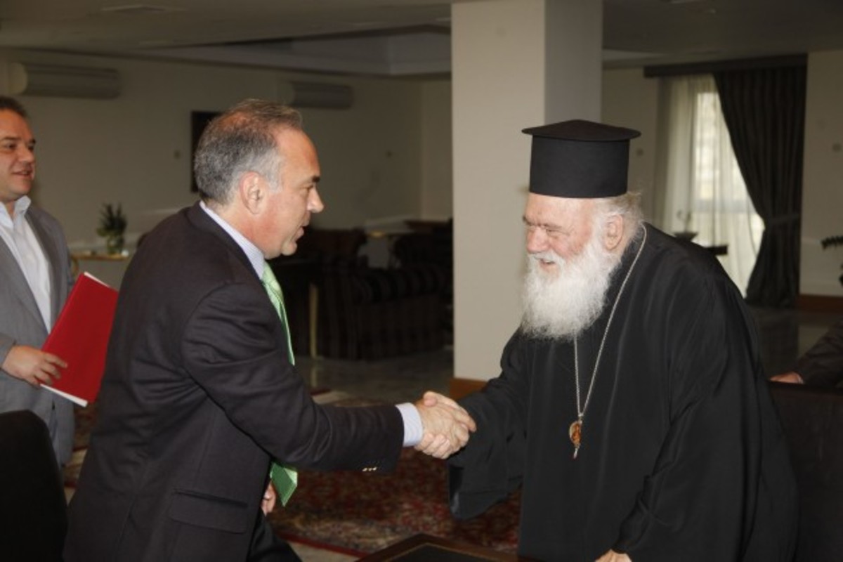 Ο Αρχιεπίσκοπος στον υπουργό Παιδείας για τους υποσιτιζόμενους μαθητές