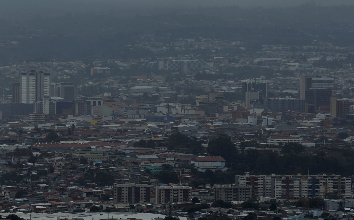 Σκοτεινιάζει η Κόστα Ρίκα από τέφρα και θειάφι – Έτοιμο να εκραγεί το ηφαίστειο Τουράλμπια