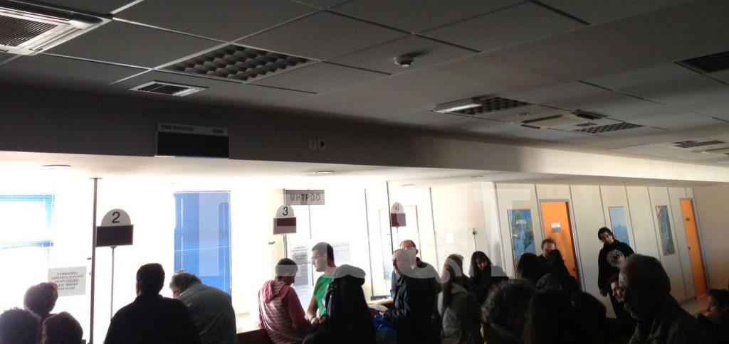 Γκάφα! Έκοψαν το ρεύμα στο ΙΚΑ Αχαρνών για οφειλή άλλης εταιρείας στο ίδιο κτίριο!