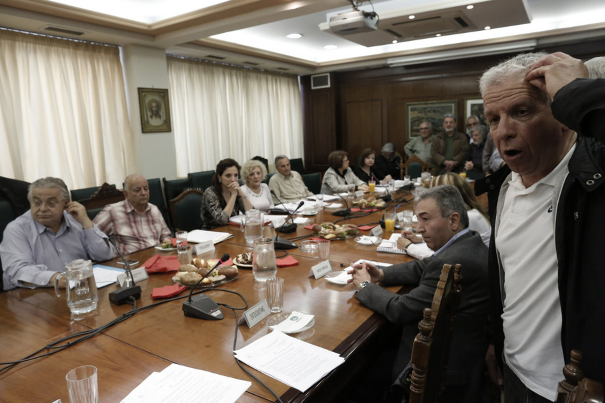 Ντου από 50 συνταξιούχους στα κεντρικά του ΙΚΑ – ΦΩΤΟ