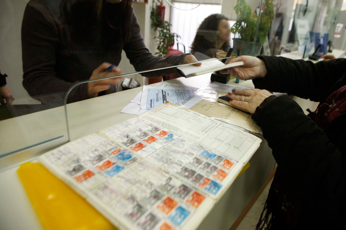 Άνεργοι καρκινοπαθείς χάνουν την αναπηρική σύνταξη για μία χούφτα ένσημα