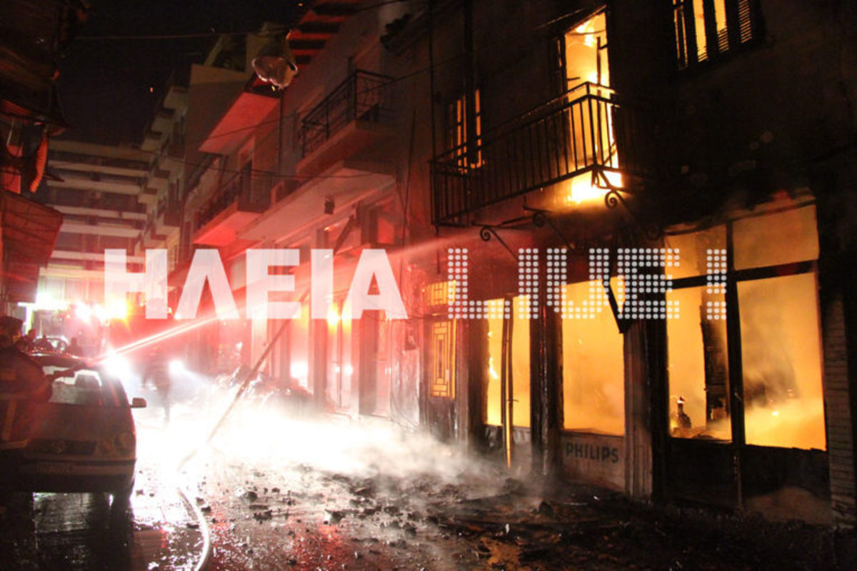 Τρόμος από πυρκαγιά στο κέντρο του Πύργου (ΒΙΝΤΕΟ)