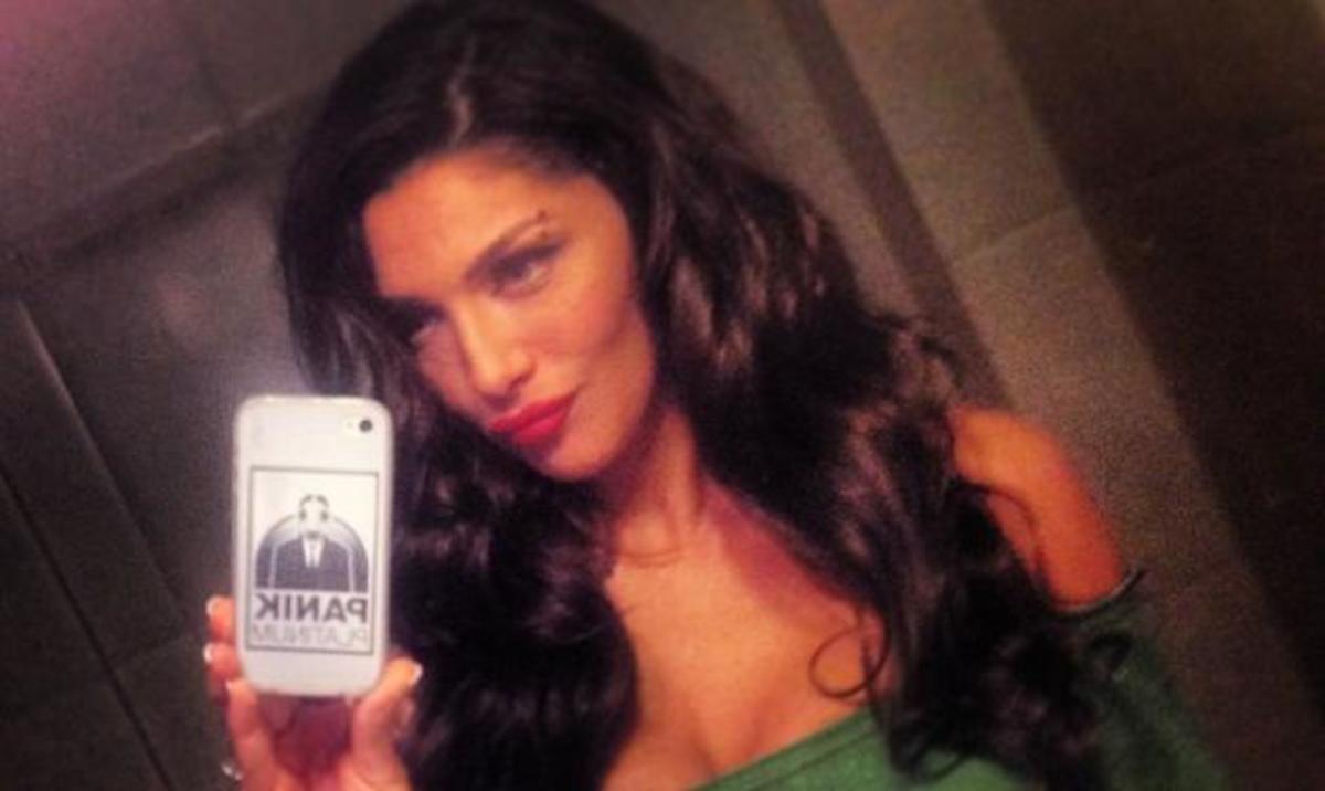 Η επίθεση στην Αγγελική Ηλιάδη: “Βγάλε το σκουλαρίκι από το φρύδι. Δεν είσαι 15 χρονών”!