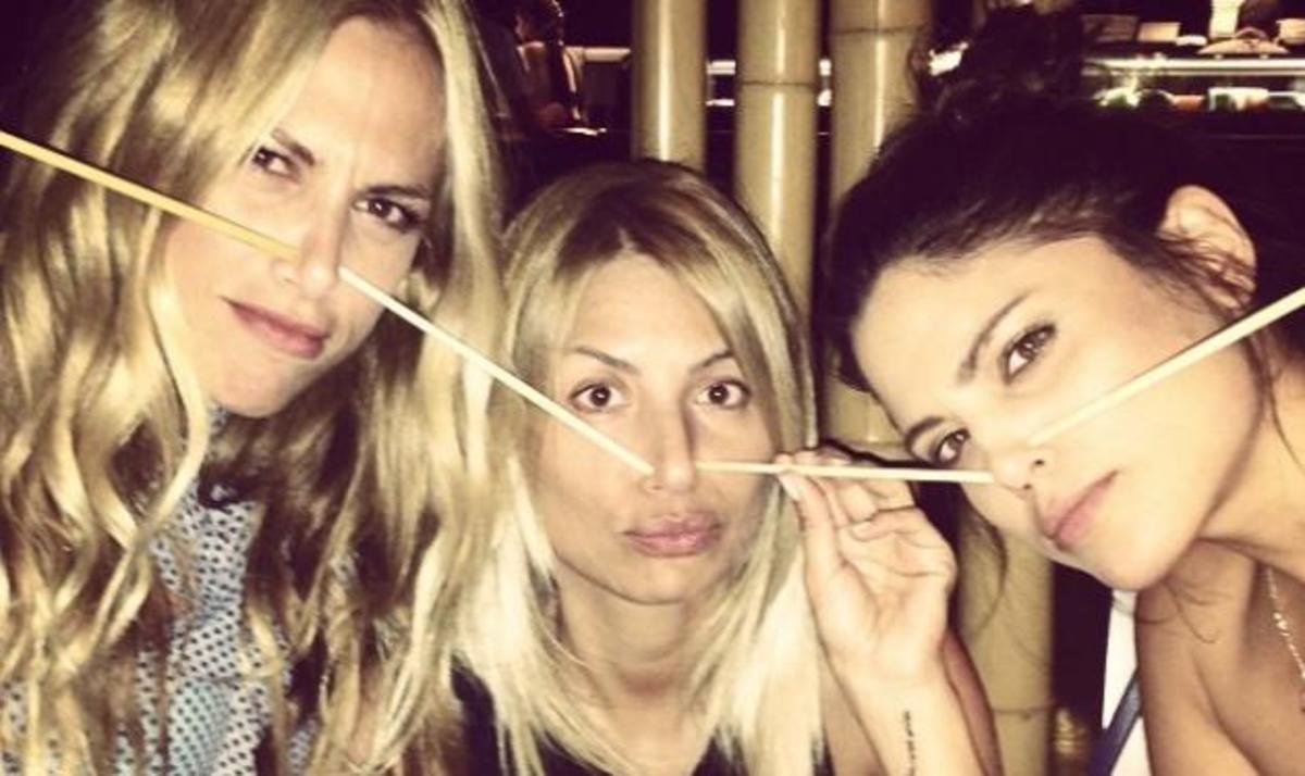 Μαρία Ηλιάκη – Μαίρη Συνατσάκη! Διασκεδάζουν μαζί…