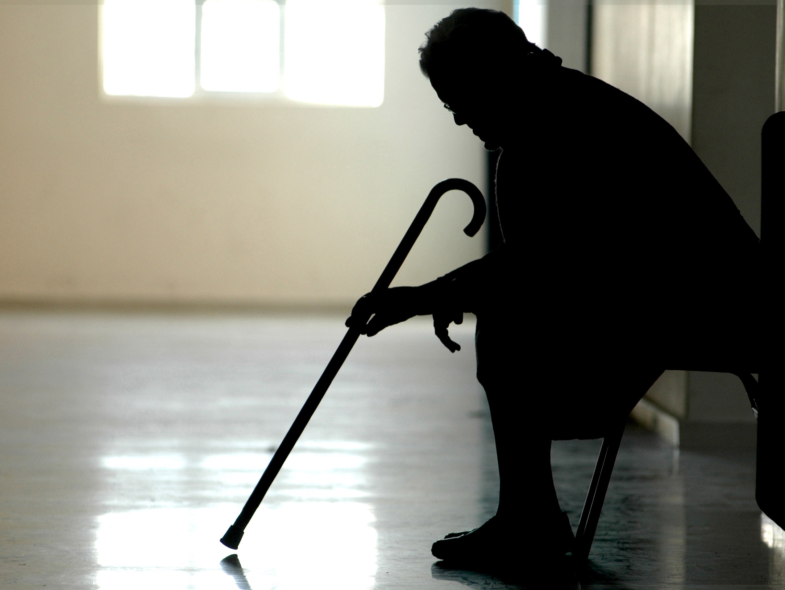 Την έδεσαν, τη φίμωσαν και της πήραν… τα σκουλαρίκια!