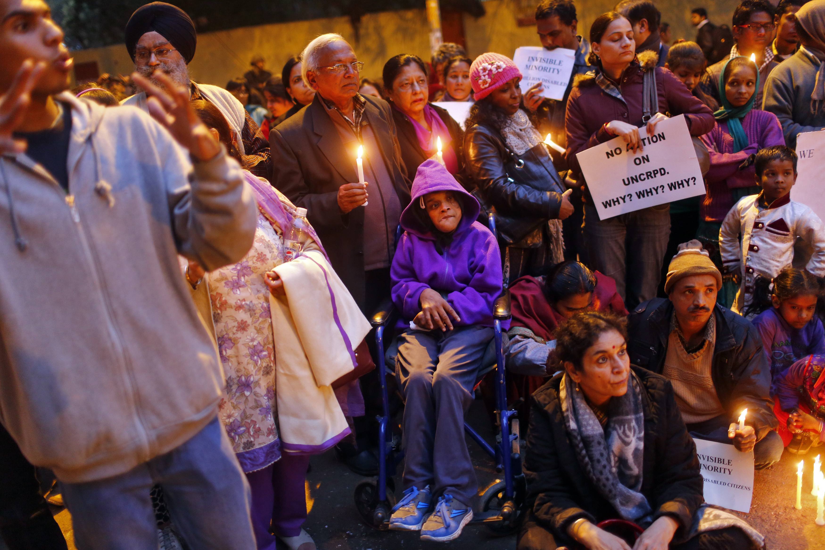 Ινδία: Διαδήλωση έξω από νοσοκομείο, όπου πέθανε έφηβη μετά τον ομαδικό βιασμό της