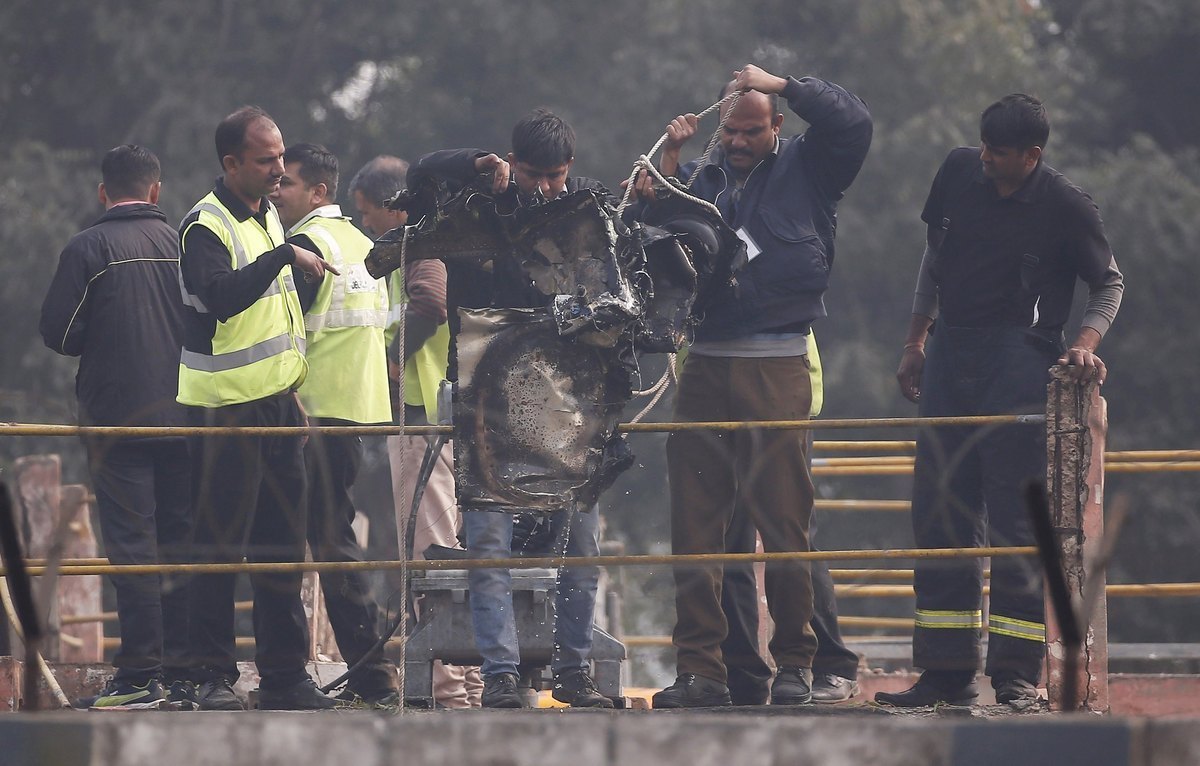 Ινδία: Τραγωδία με τη συντριβή αεροπλάνου – 10 νεκροί