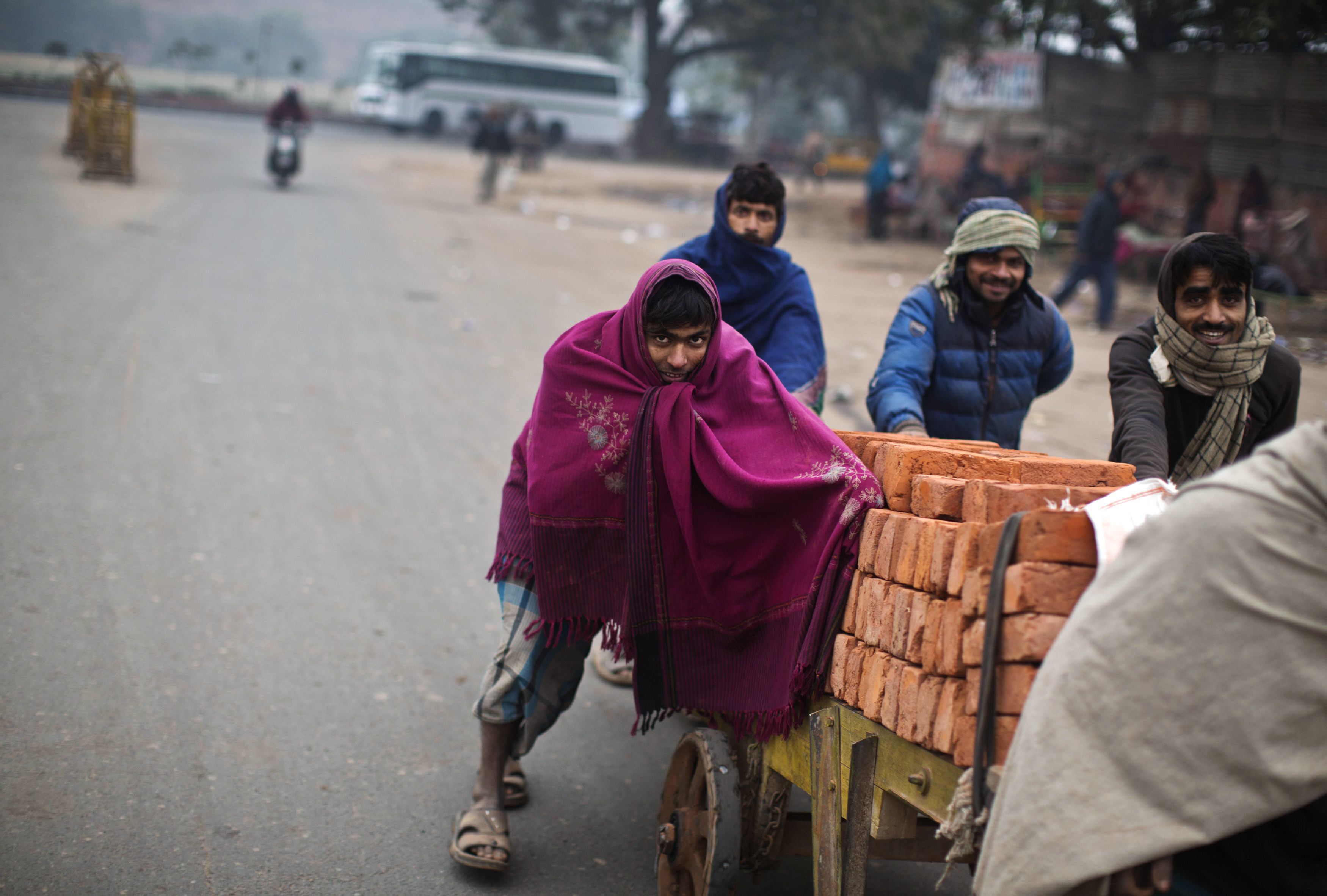 Ινδία: Ξεπέρασαν τους 100 οι νεκροί από το ψύχος