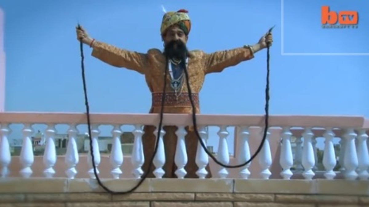 Ο Ινδός μουστακαλής με το ”μαμούθ” μουστάκι! (VIDEO)