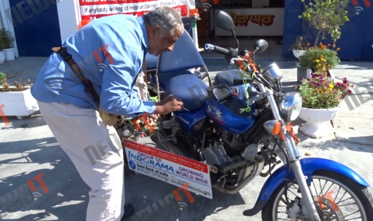 Ινδός γυρίζει τον κόσμο