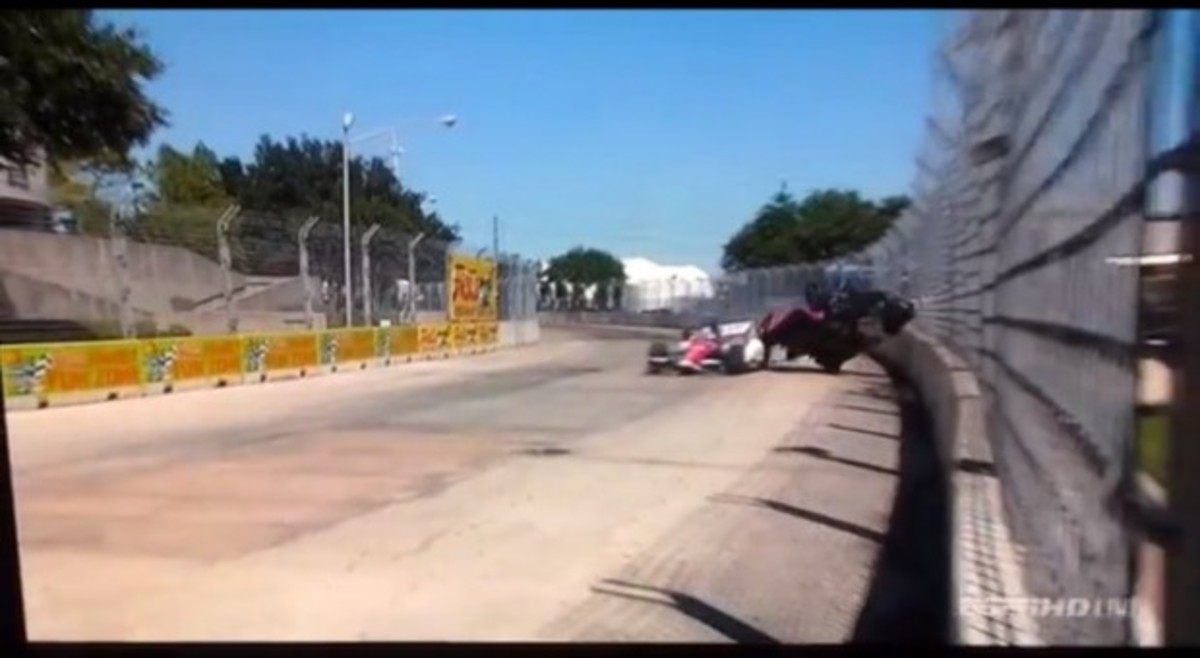 13 θεατές τραυματίστηκαν σε τρομακτικό ατύχημα στα IndyCar (VIDEO)