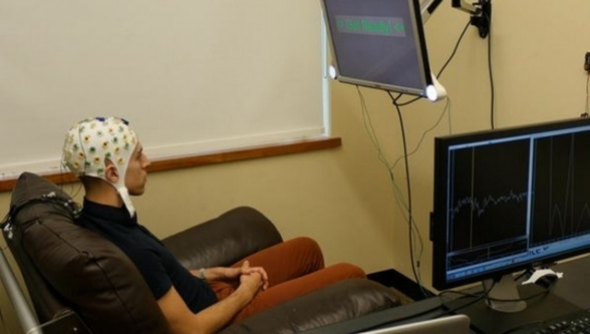 Απίστευτο βίντεο: Συνδέθηκαν εγκεφαλικά μέσω Ίντερνετ και έπαιξαν παιχνίδι ερωταπαντήσεων!