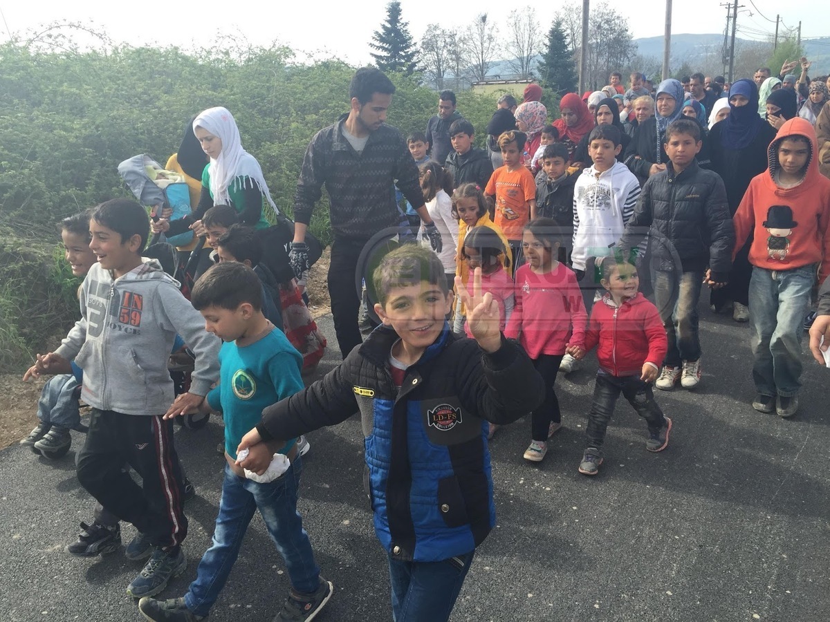 Ιωάννινα: Πορεία διαμαρτυρίας των προσφύγων στον Κατσικά: Ανοίξτε τα σύνορα! (ΦΩΤΟ)