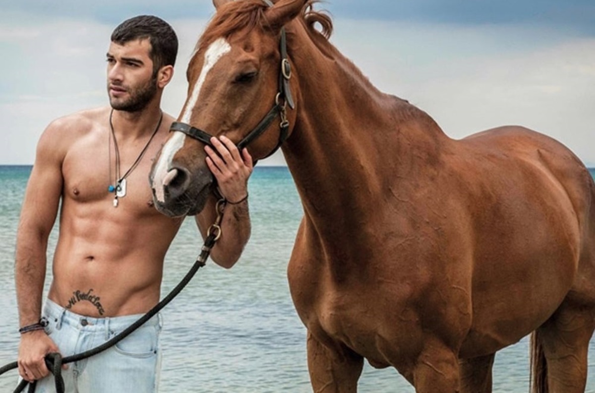 Δημοψήφισμα: Η απίστευτη φωτογραφία του Μάνου Ιωάννου μέσα από το παραβάν!