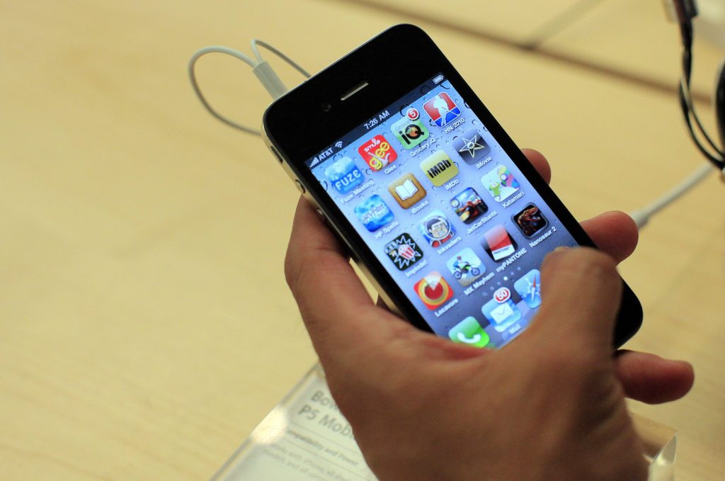 Μαζικές αγωγές κατά της Apple για to iPhone 4