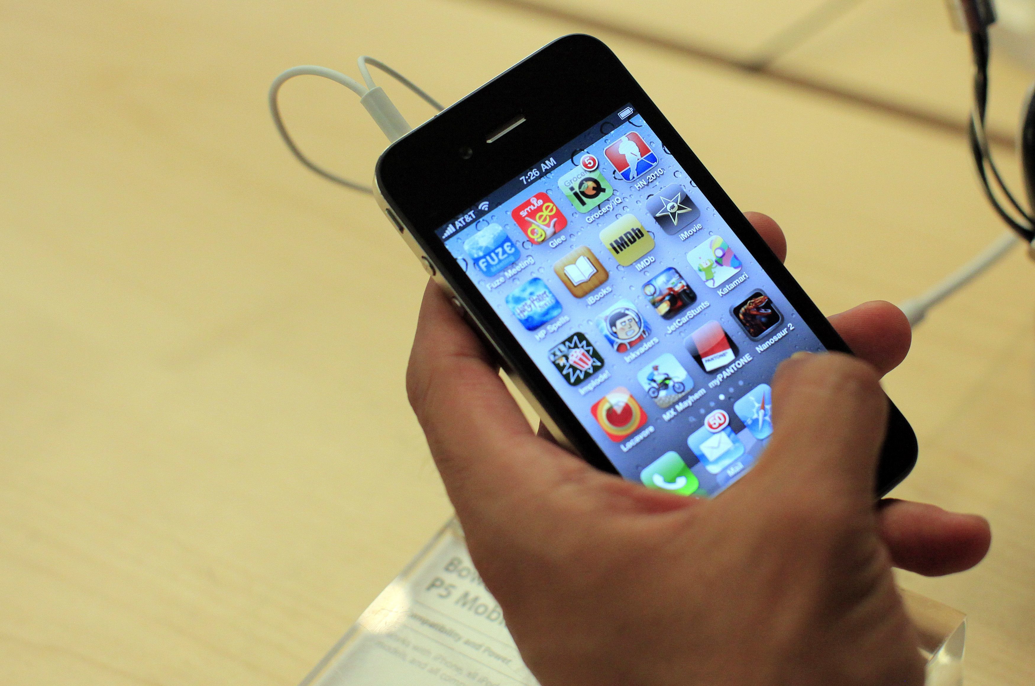 Μαζικές αγωγές κατά της Apple για to iPhone 4