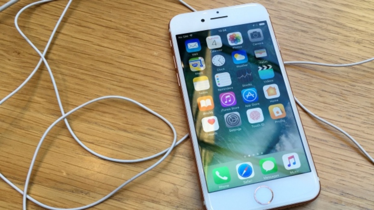 Η Apple βλέπει τις πωλήσεις του iPhone να μειώνονται!