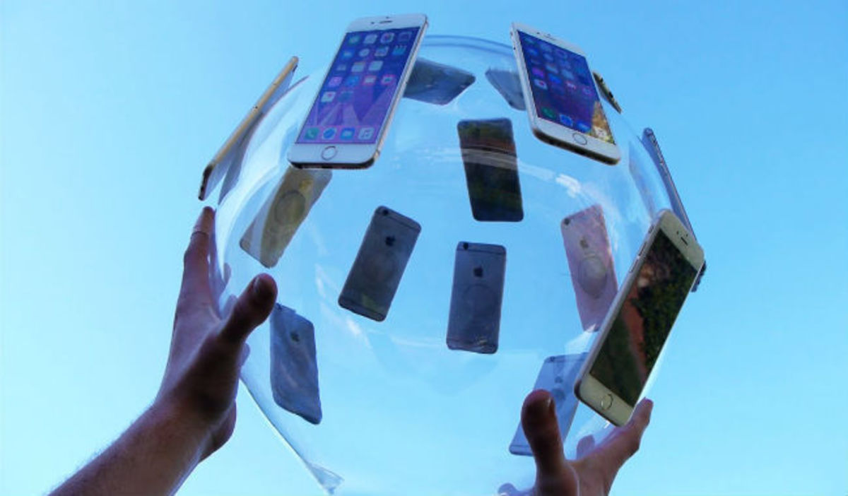 Πέταξε ένα iPhone 6s μέσα σε γυάλινη μπάλα από 30 μέτρα – Δείτε τι έγινε!