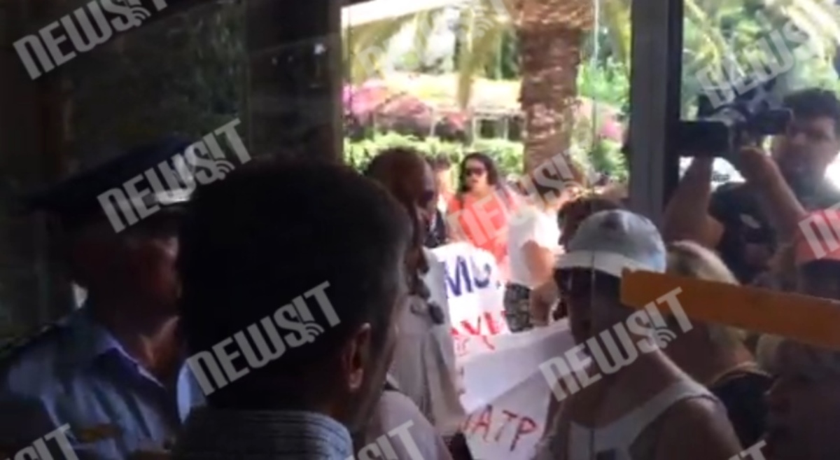 Εϊσοδος εργαζομένων στο Υπουργείο