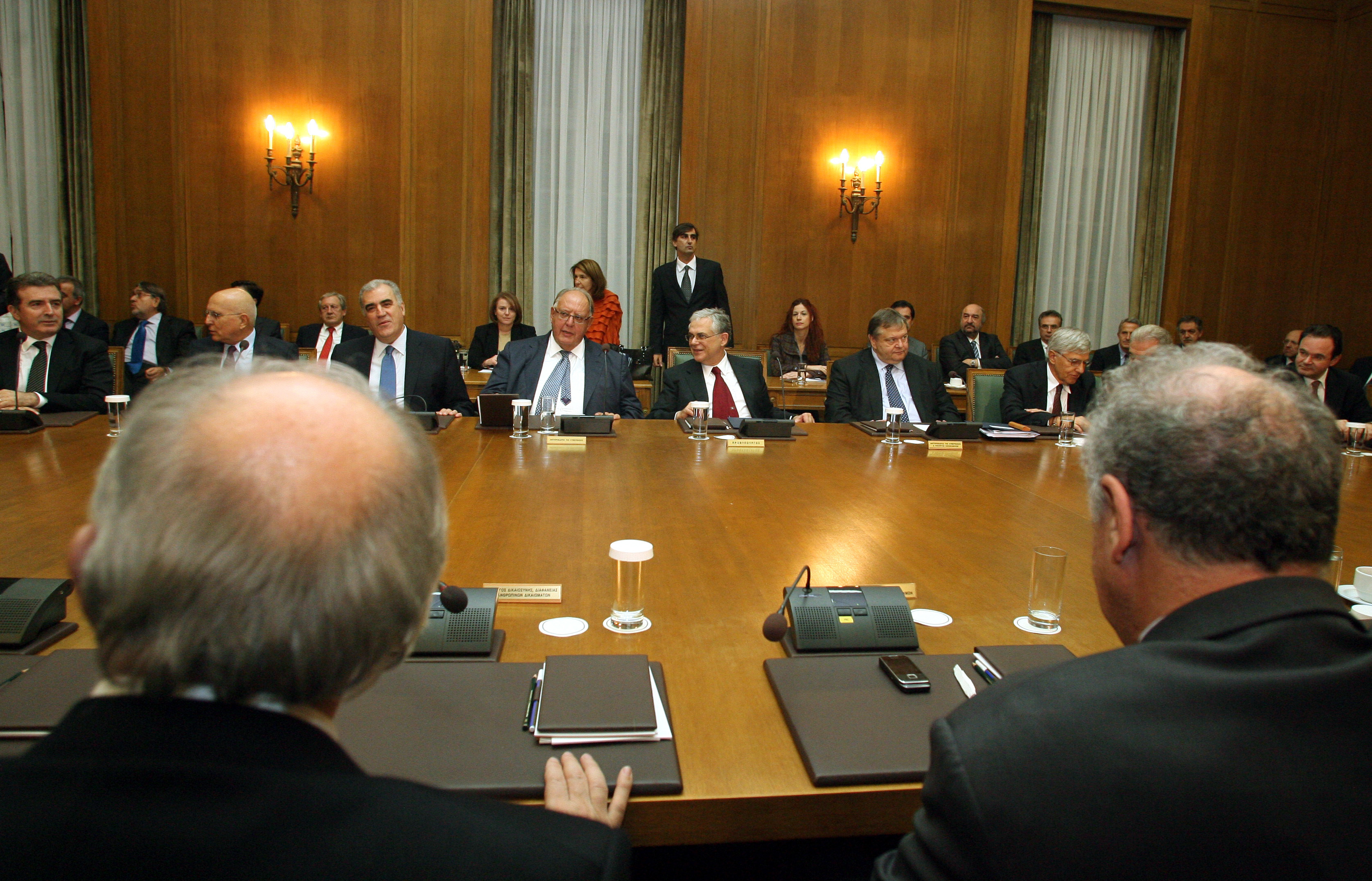 Οι υπερχρεωμένοι δήμοι “μπαίνουν” σε πολυνομοσχέδιο