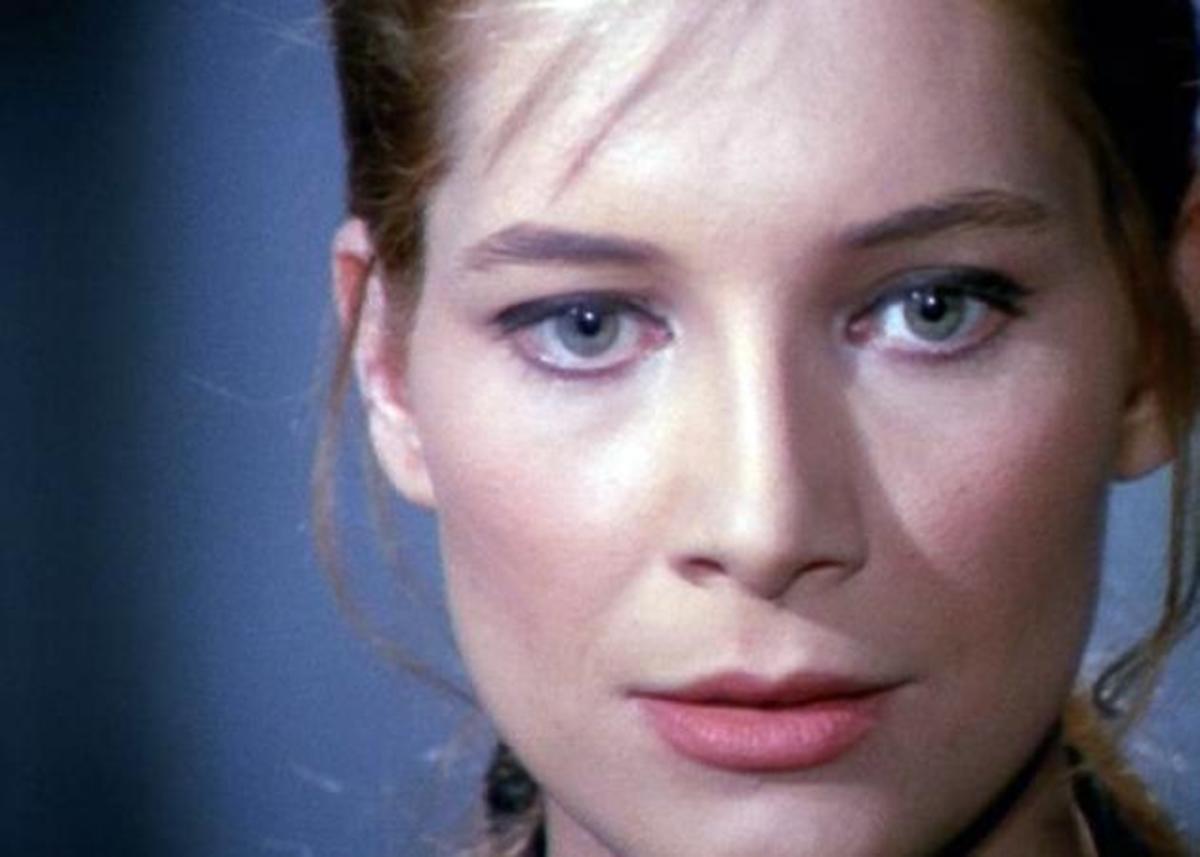 Πώς είναι σήμερα η Αιμιλία Υψηλάντη; Δείτε την να κάνει πασαρέλα