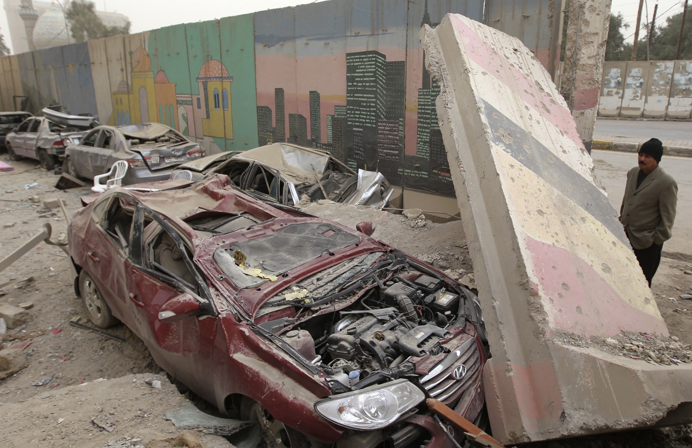Απόλυτη καταστροφή μετά την έκρηξη στην Βαγδάτη ΦΩΤΟ REUTERS