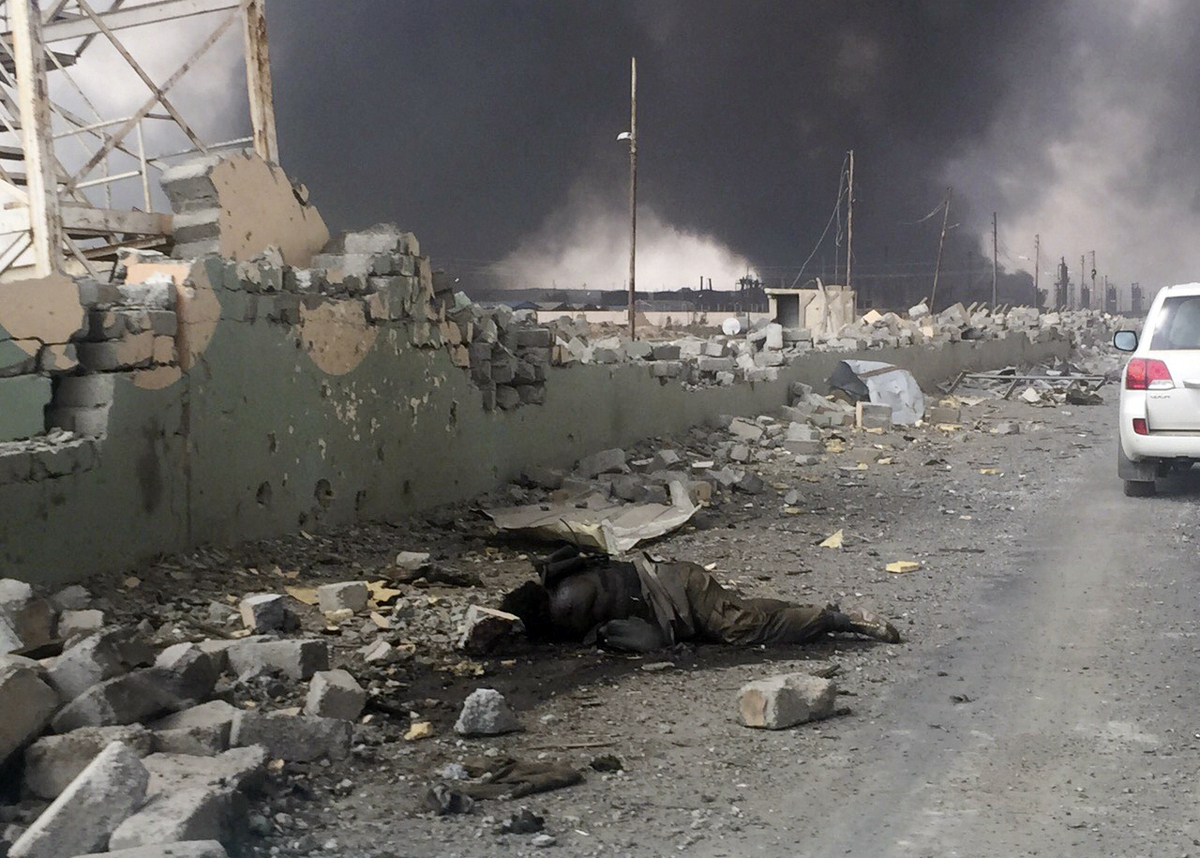 Πυρκαγιά σε αποθήκη πυροδότησε ρουκέτες και σκοτώθηκαν 4 άνθρωποι