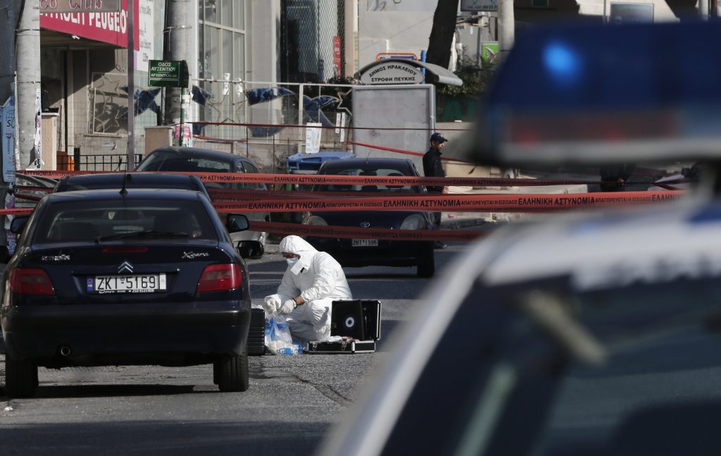 «Τώρα θα σας σκοτώσουμε» φώναξε ο εκτελεστής του Νέου Ηρακλείου – Πυροβόλησαν και πολίτη που τους κυνήγησε σύμφωνα με μέλος της Χρυσής Αυγής