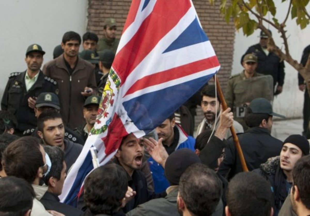 Αποχώρησαν όλοι οι ιρανοί διπλωμάτες από τη Βρετανία