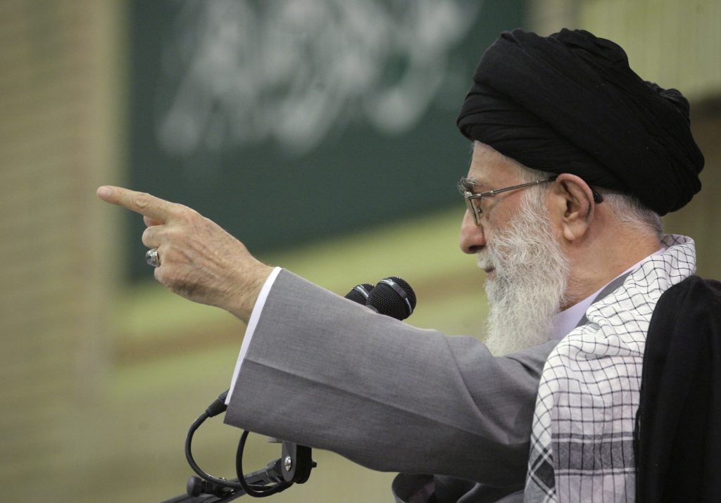 Ο αγιατολάχ Αλί Χαμενεΐ υποστήριξε την πολιτική καταστολής των αντικυβερνητικών διαδηλώσεων. ΦΩΤΟ REUTERS