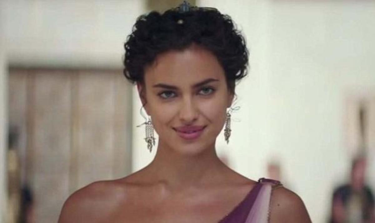 Irina Shayk: Όπως την γέννησε η μαμά της στην ταινία που πρωταγωνιστεί!