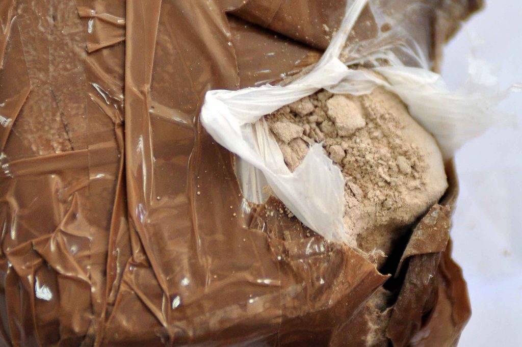 Είχε… απελαθεί, αλλά πουλούσε ηρωίνη