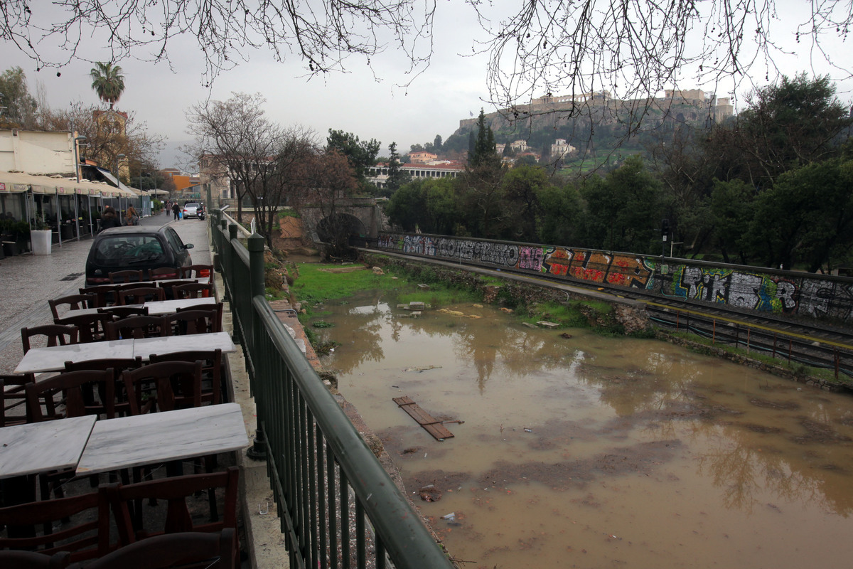 Καιρός: Ένα χειμωνιάτικο πρωί… – Ψύχρα και “φορτωμένος” ουρανός