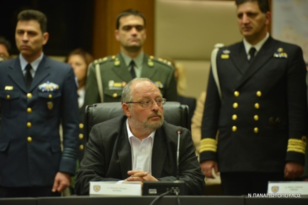 Τώρα ζωντανά ο Αναπληρωτής Υπουργός Άμυνας Κωστας Ήσυχος σε μια συζήτηση για το δημοψήφισμα στο OnAlert.gr