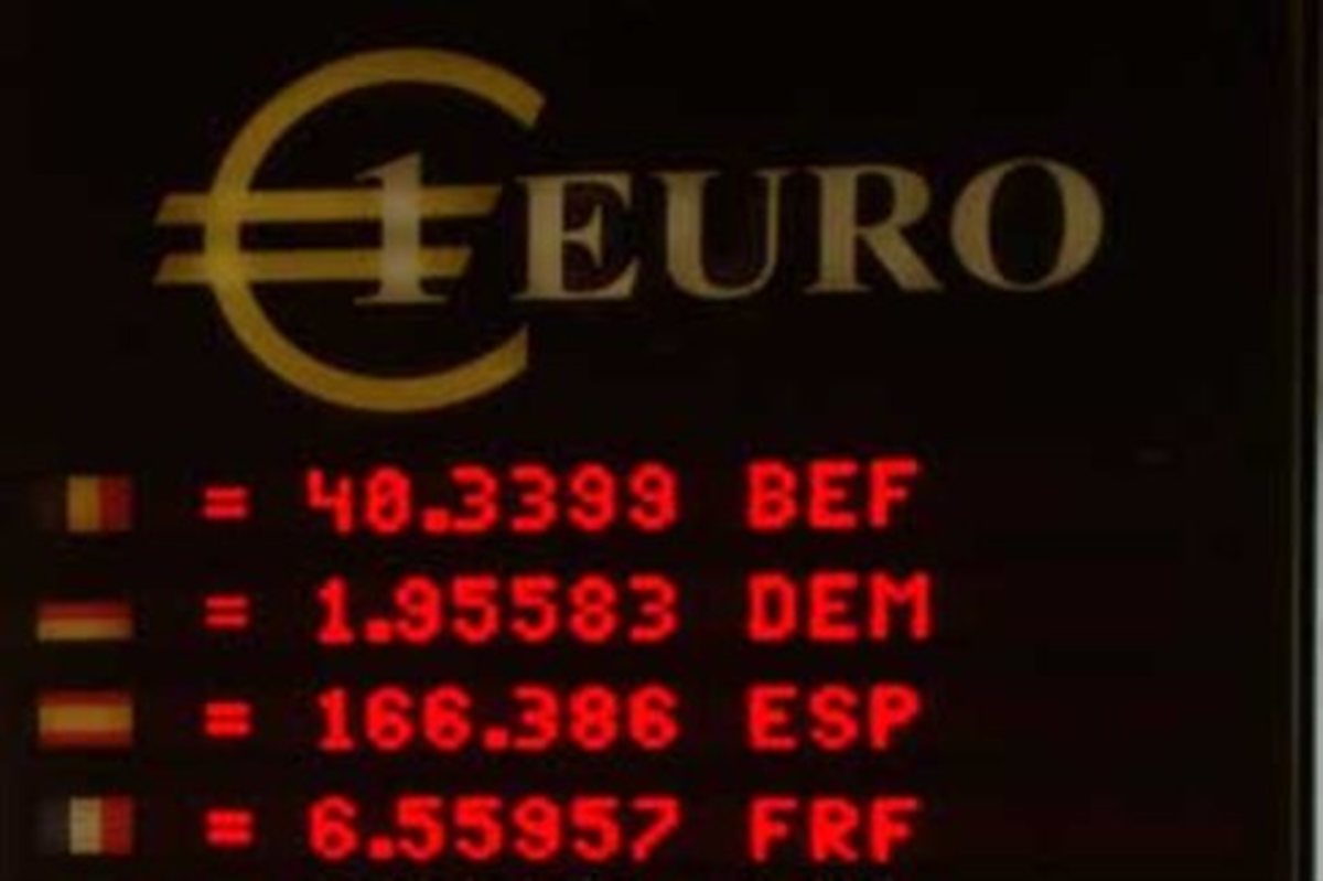 Κάτω το ευρώ πάνω τα spreads