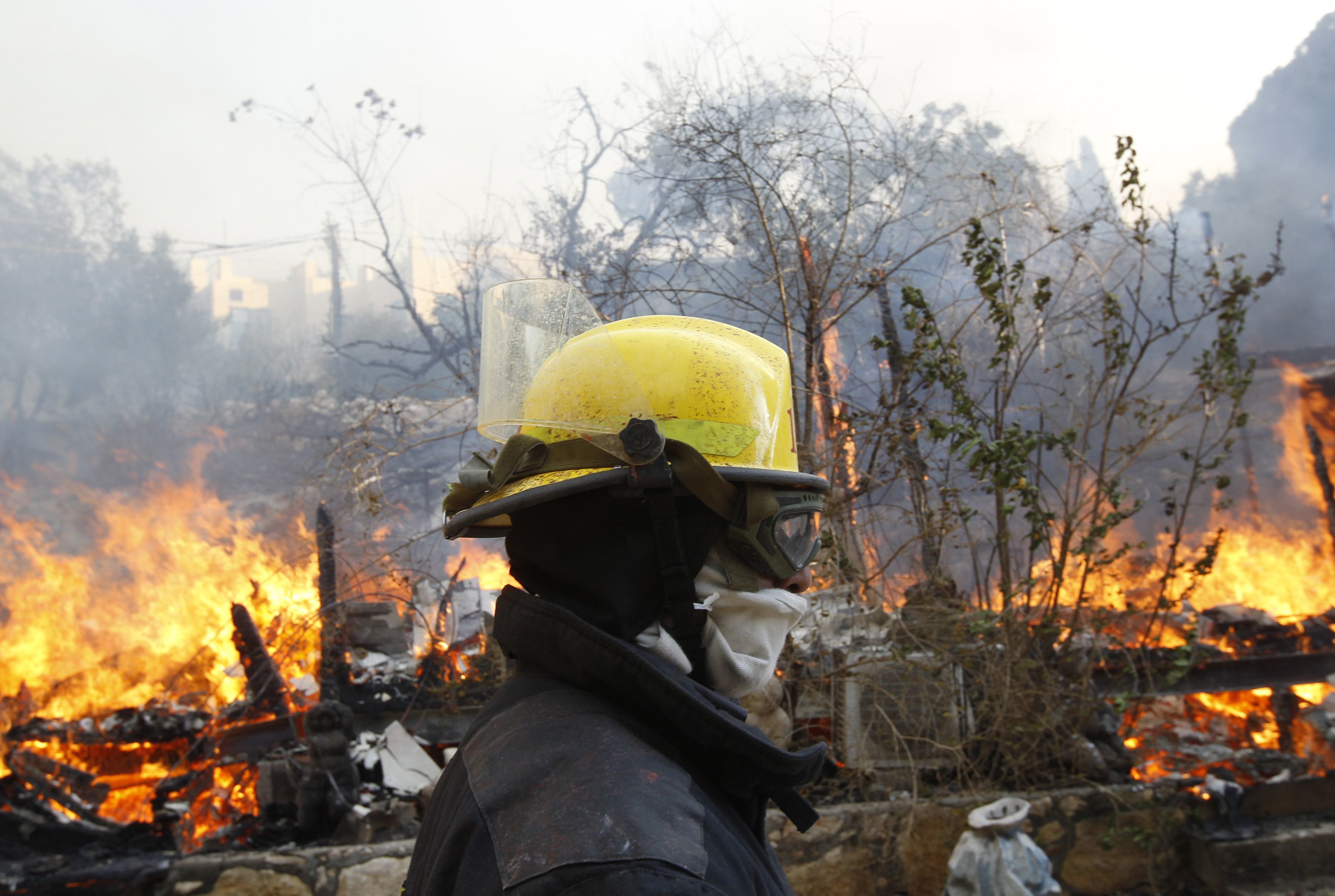 Σύλληψη δύο υπόπτων για τη μεγάλη φωτιά στη Χάιφα