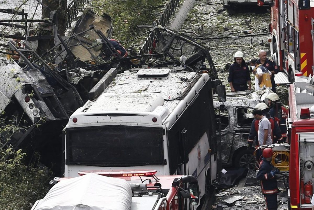 “Σεισμός” τρομοκρατίας βυθίζει στο πένθος την Κωνσταντινούπολη – 11 οι νεκροί, το PKK “βλέπει” ο Ερντογάν – Video ντοκουμέντο