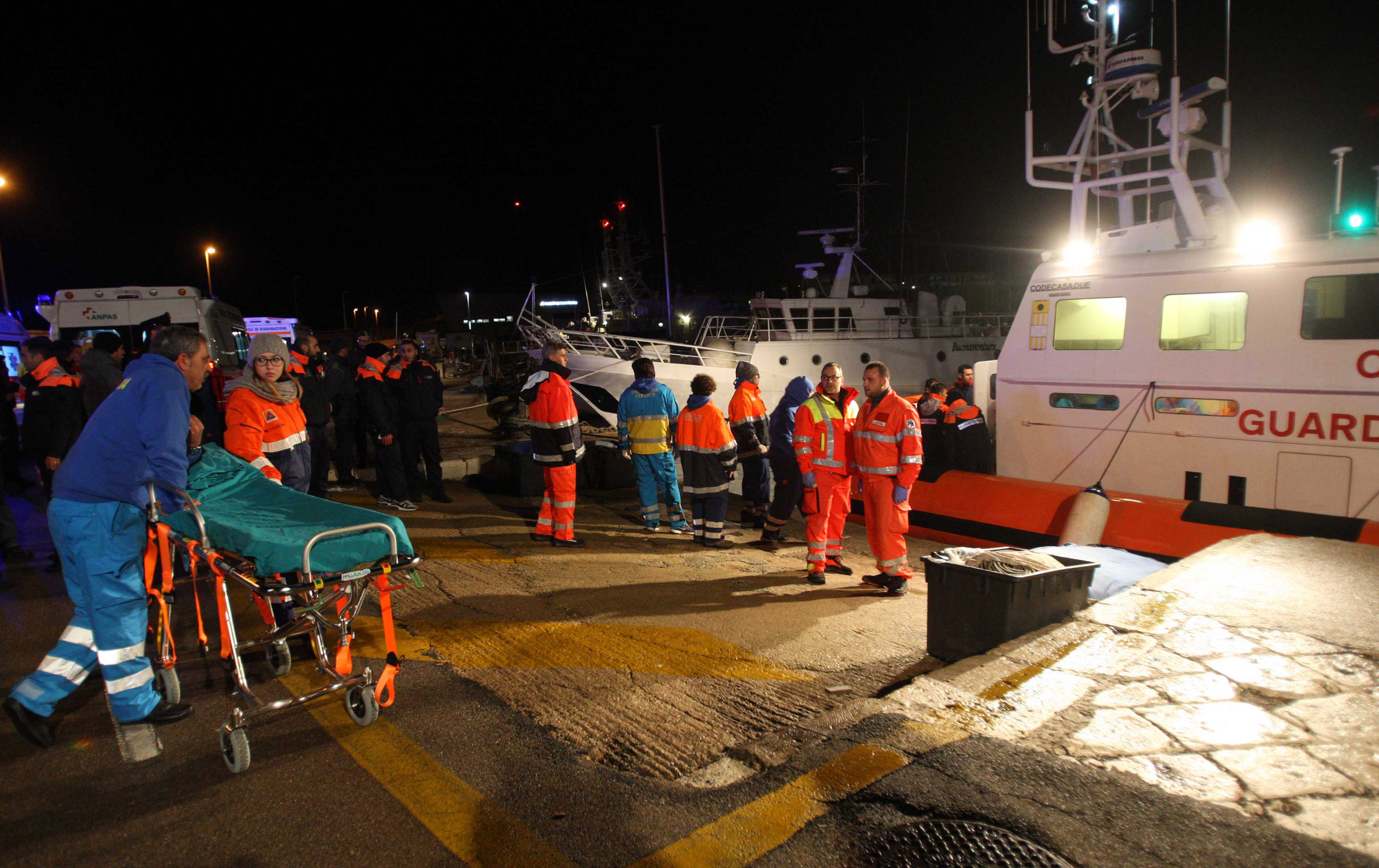 Norman Atlantic: Δυστυχώς οι νεκροί από το φλεγόμενο πλοίο έφτασαν τους 10 – Τρομακτικές παλινωδίες από τους Ιταλούς για τον αριθμό των επιβατών