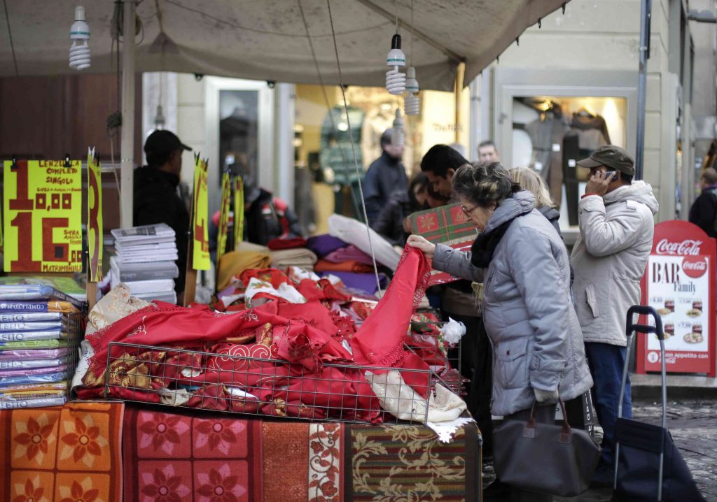 Ιταλία: Στα 1.490 ευρώ ανά οικογένεια το κόστος ζωής το 2013