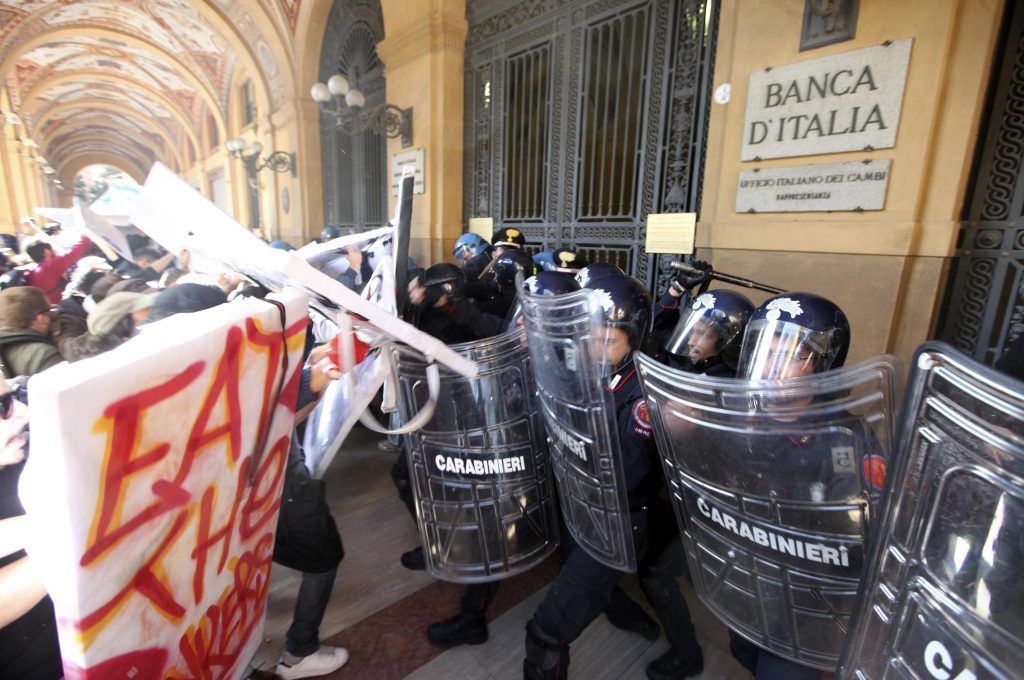 Οι αγανακτισμένοι της Ιταλίας και η “Αγία χρεοκοπία”