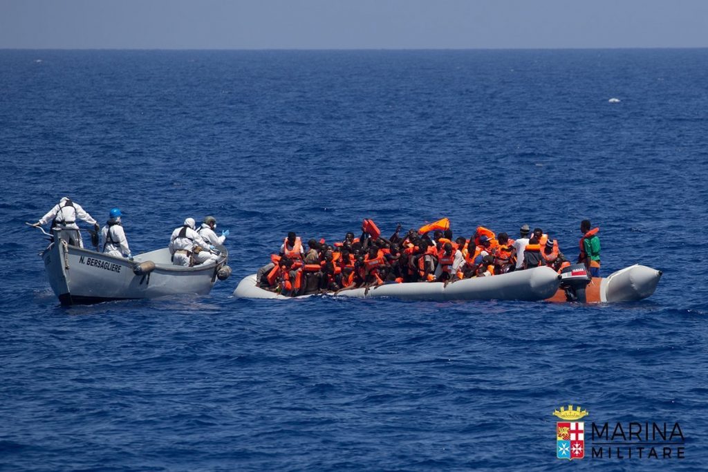 Ιταλία: Έσωσαν 10.000 μετανάστες σε 48 ώρες! Άρρωστο νεογνό ανάμεσά τους [pics, vid]