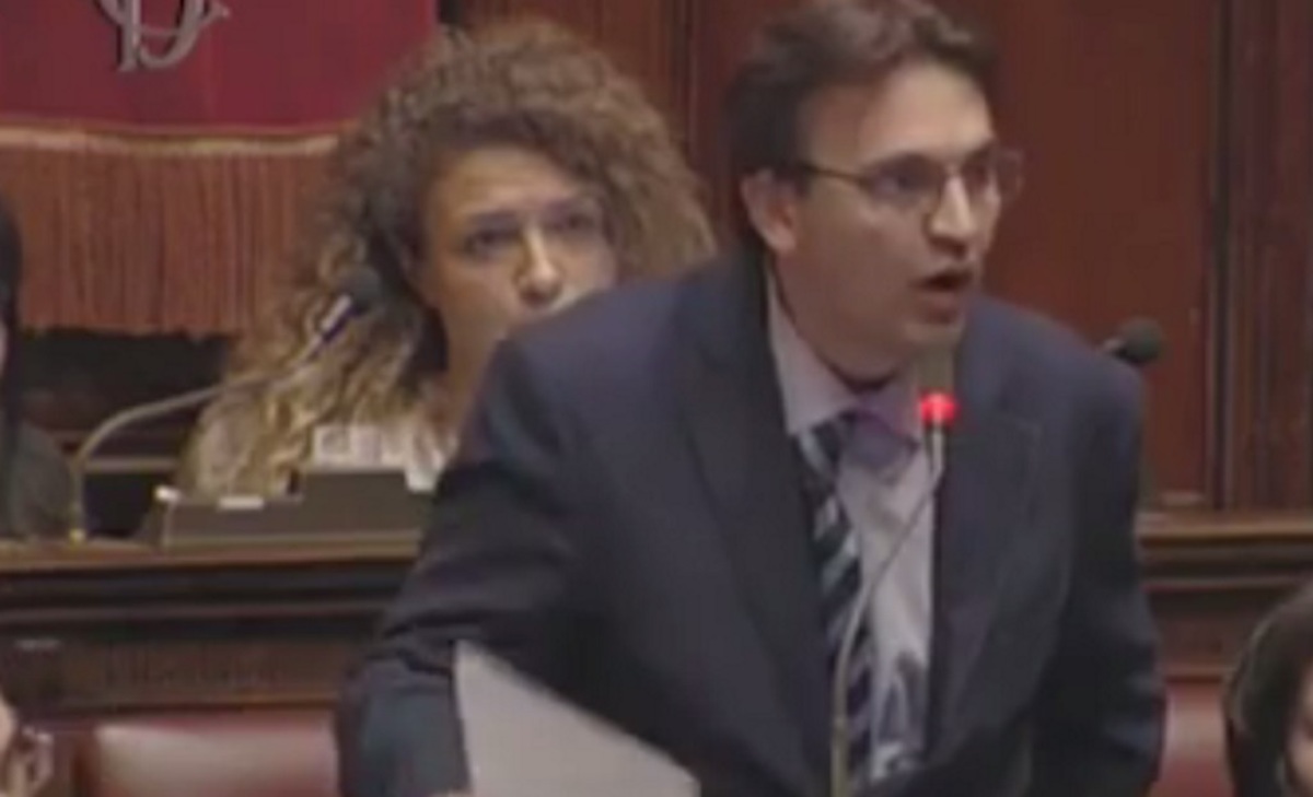 Ιταλός βουλευτής στον αντιπρόεδρο της Γερουσίας: “Να πας να γαμ…”