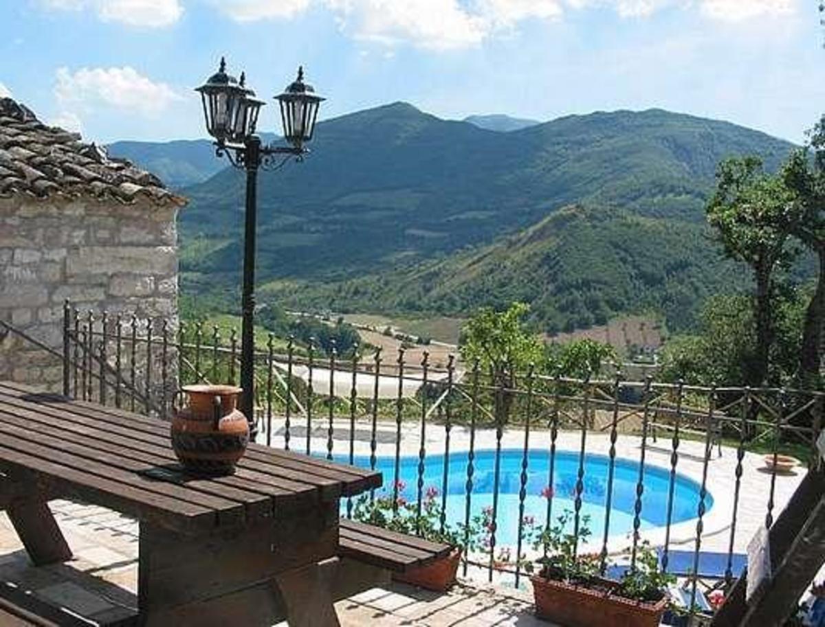 Ελεύθεροι οι εφοριακοί με τις βίλες που “έβαλαν μέσα” το Δημόσιο 28 εκατ. ευρώ