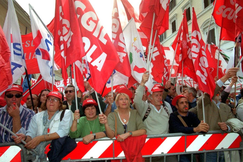 Στους δρόμους οι Ιταλοί κατά των μέτρων λιτότητας