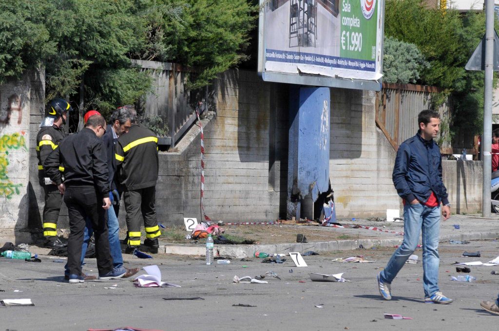 68χρονος, πατέρας 2 παιδιών πίσω από τη βομβιστική επίθεση σε σχολείο της Ιταλίας