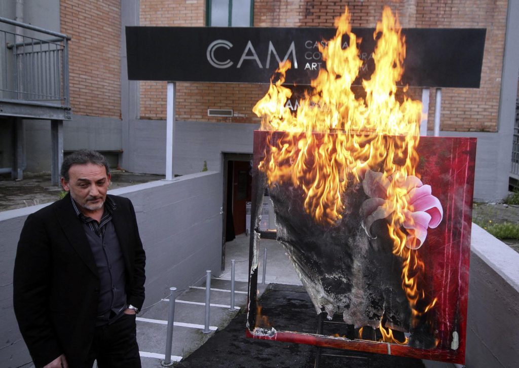 Ιταλικό μουσείο ξανακαίει έργα τέχνης – Στις φλόγες και έργο έλληνα καλλιτέχνη